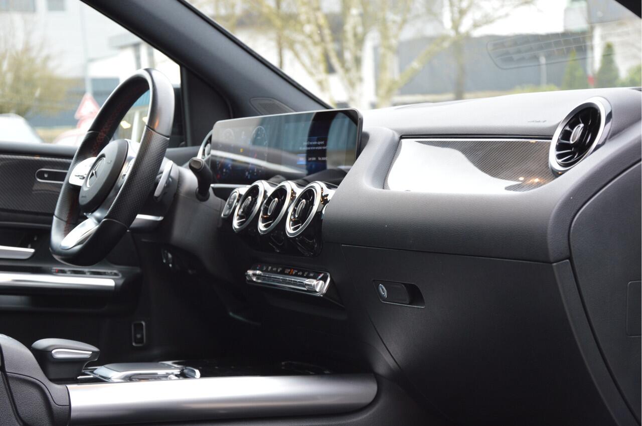 Mercedes-Benz B-KLASSE 180 AMG | LED | CARPLAY | CAMERA | PANODAK | NIGHTPAKKET | CRUISE | CLIMA | ENZ