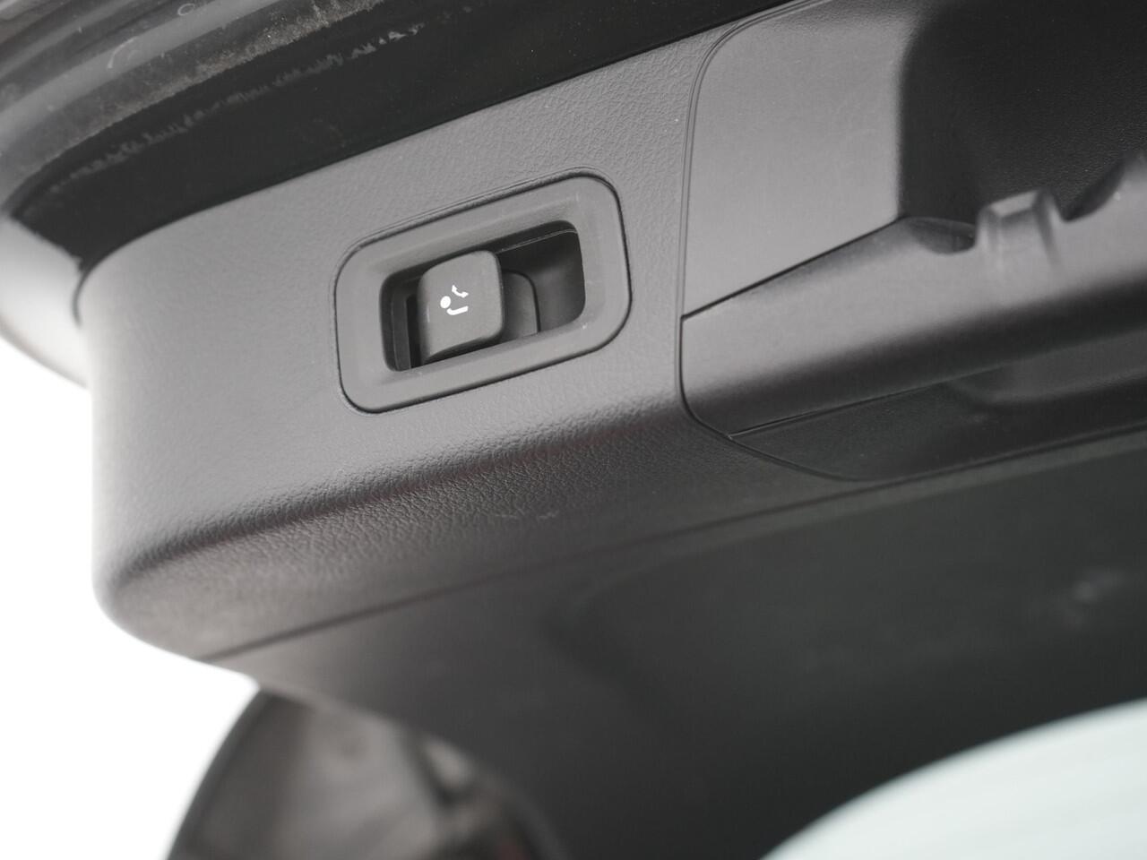 Mercedes-Benz B-KLASSE 250 e Luxury Line Plug In Hybrid 218pk Dealer O.H. PHEV | Trekhaak Af Fabriek | Adaptive | 360 Camera | Multi Beam LED | Widescreen Navi | Lederen Sportstoelen | Apple Carplay | Navigatie | DAB |