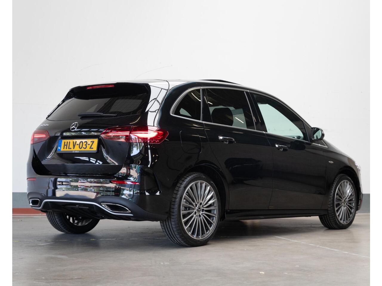 Mercedes-Benz B-KLASSE 250 e Business Solution AMG Premium PLUS | panorama dak | Trekhaak