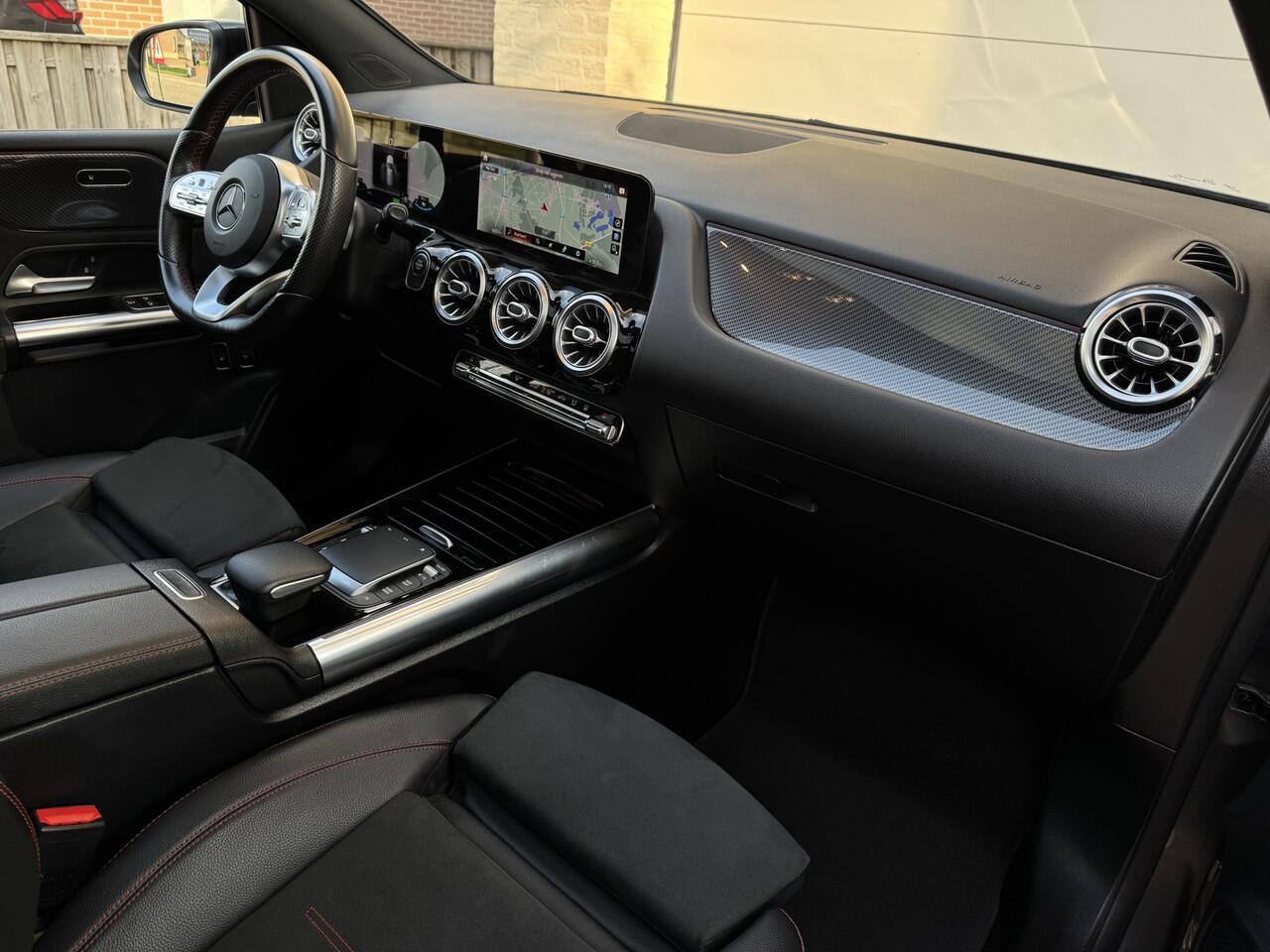 Mercedes-Benz B-KLASSE 250e 218pk AMG Panoramadak Nightpakket Widescreen SfeerVerlichting SportLeder Led Camera 18" Trekhaak Pdc