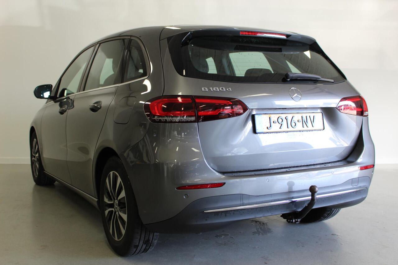 Mercedes-Benz B-KLASSE 180d Business Solution | CARPLAY | LED-KOPL | CAMERA | 16'LMV | NAVIGATIE | TREKHAAK | PDC-A |