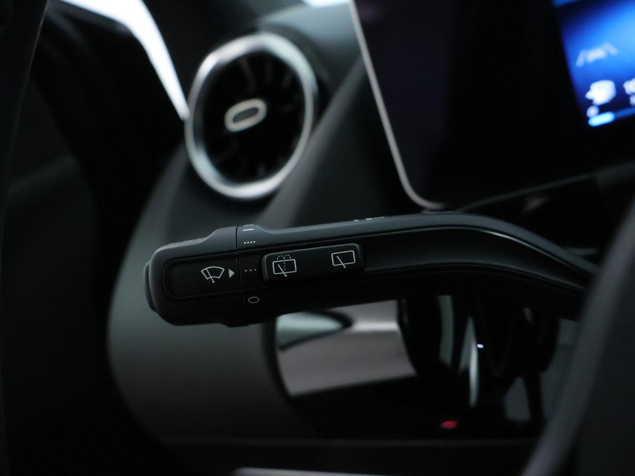 Mercedes-Benz B-KLASSE 180 Advantage Achteruitrijcamera | Ledkoplampen | EASY PACK achterklep | Navigatiesysteem met harde schijf. Inclusief 24 maanden MB Certified garantie voor Europa.