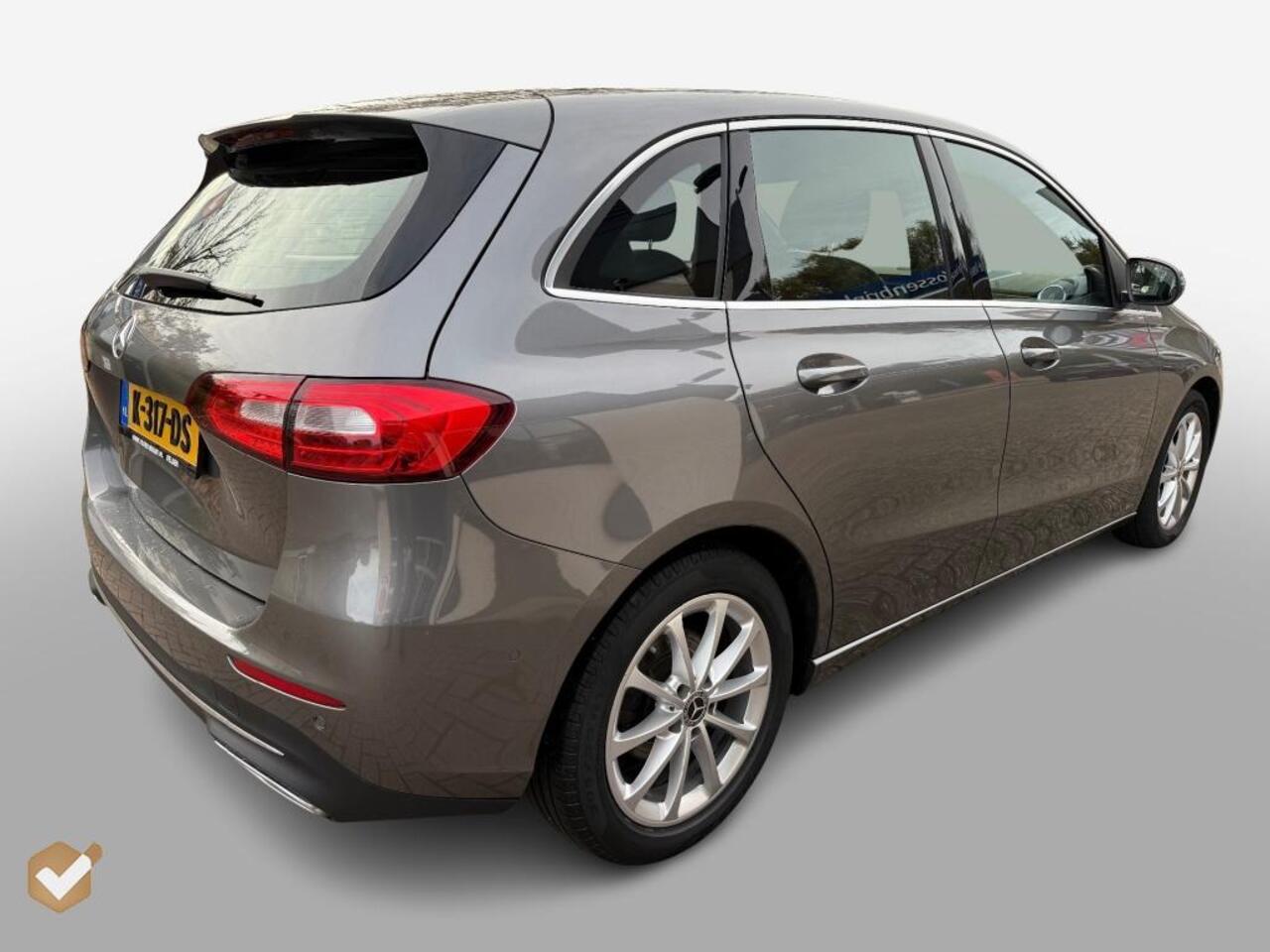 Mercedes-Benz B-KLASSE 180 Lauch Edition Automaat *Geen Afl. kosten*