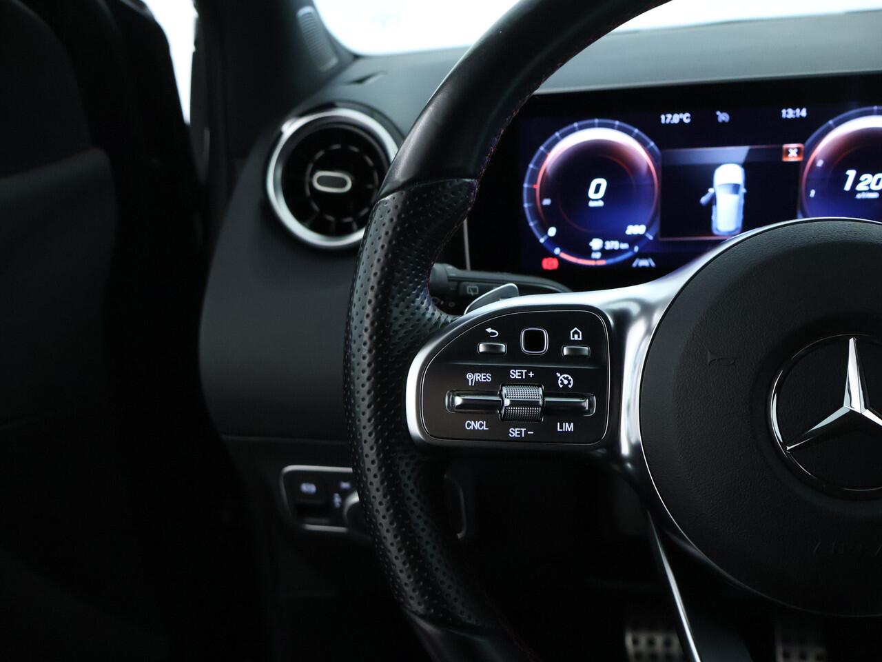 Mercedes-Benz B-KLASSE 180 Business Solution AMG | Achteruitrijcamera | Smartphone integratiepakket | Elektrische achterklep | Inclusief 24 maanden MB Certified garantie voor Europa.