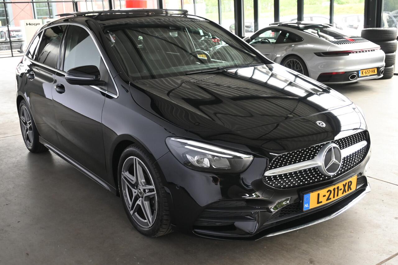 Mercedes-Benz B-KLASSE 180 Business Solution AMG Automaat Navigatie Panoramadak Rijklaarprijs Inruil Mogelijk!