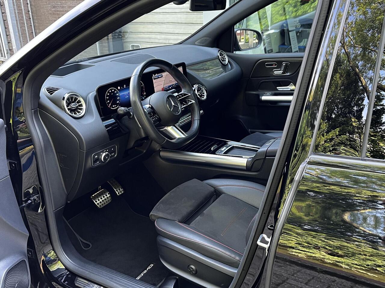 Mercedes-Benz B-KLASSE 180 AMG Line | Premium PLUS | Nightpakket | Panoramadak | 360° Camera | Memorystoelen verwarmd | Head-up Display | Sfeerverlichting