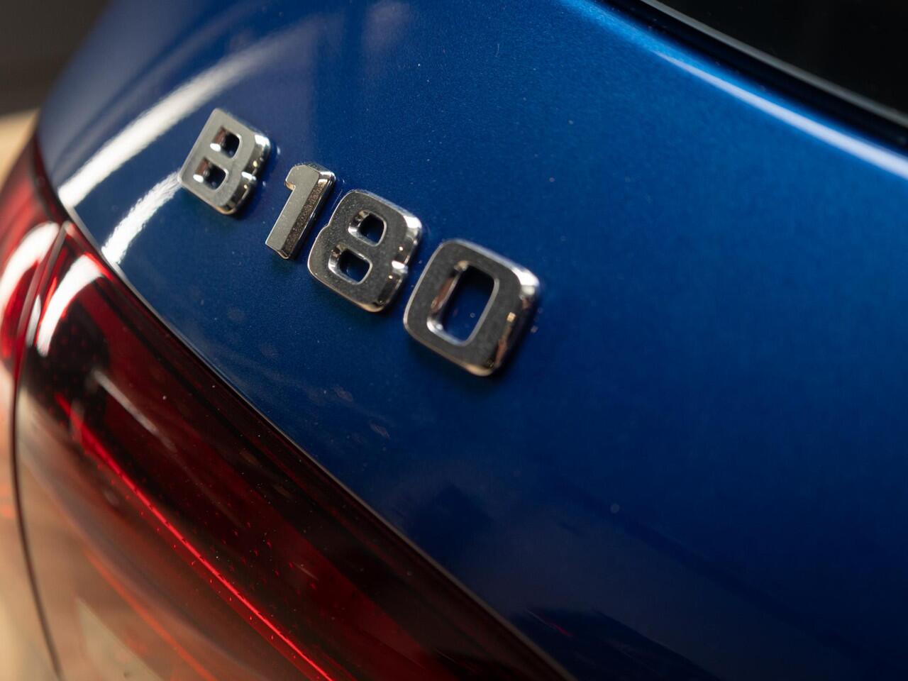 Mercedes-Benz B-KLASSE 180 Star Edition Luxury Line Panorama dak