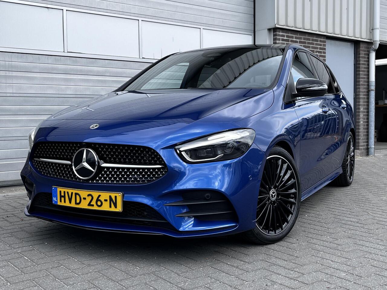Mercedes-Benz B-KLASSE 180 Star Edition AMG | Night Pakket | Panoramadak | Dodehoekassistent | MULTIBEAM LED Koplampen | Apple CarPlay | Android Auto | Sfeerverlichting | Stoelverwarming | Achteruitrijcamera | Elektrisch Inklapbare Buitenspiegels