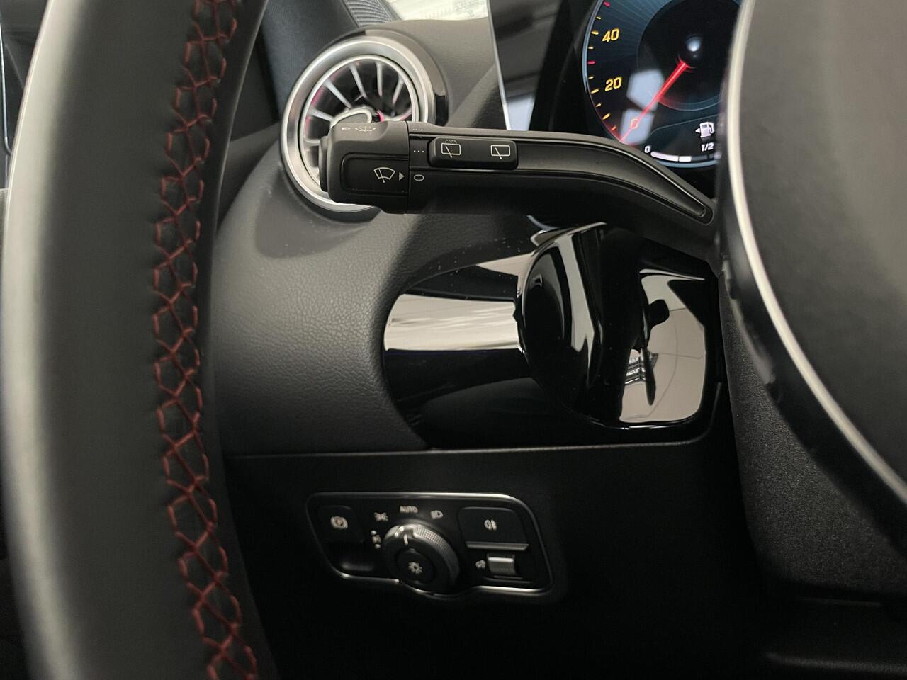 Mercedes-Benz B-KLASSE 180 Business Solution AMG | Panoramadak | Trekhaak | Carplay | 177 PK