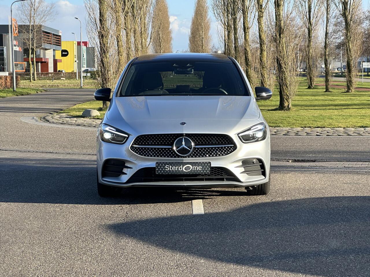 Mercedes-Benz B-KLASSE 200 AMG Line l Distronic l Panoramaschuifdak l MBUX l Achteruitrijcamera l Multispaaks l sportief motorgeluid l Keyless l Stoelverwarming l Multibeam l draadloos opladen voor l