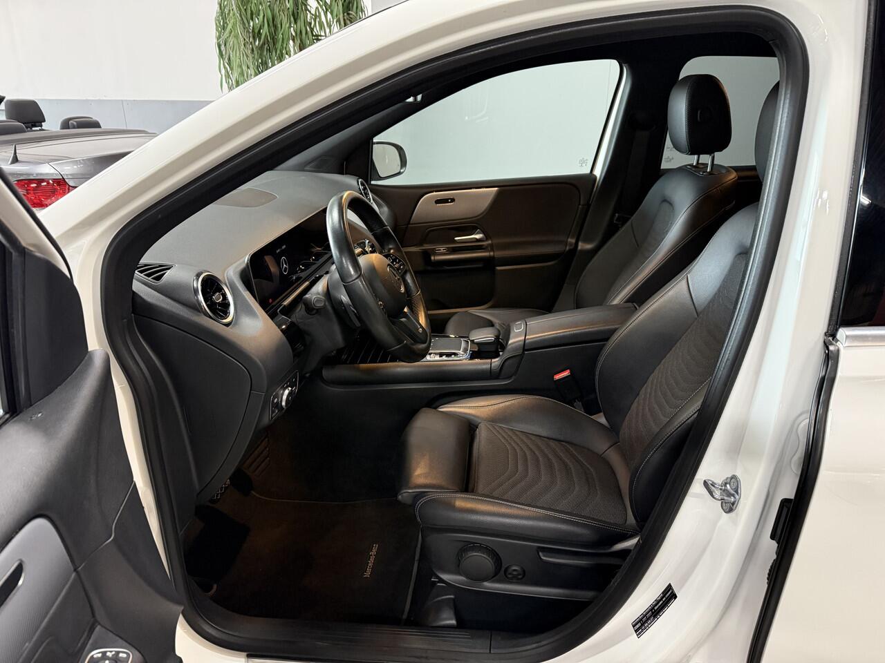 Mercedes-Benz B-KLASSE 200 Business Solution // autom. // Apple Carplay // Nl Auto // Trekhaak wegkl.