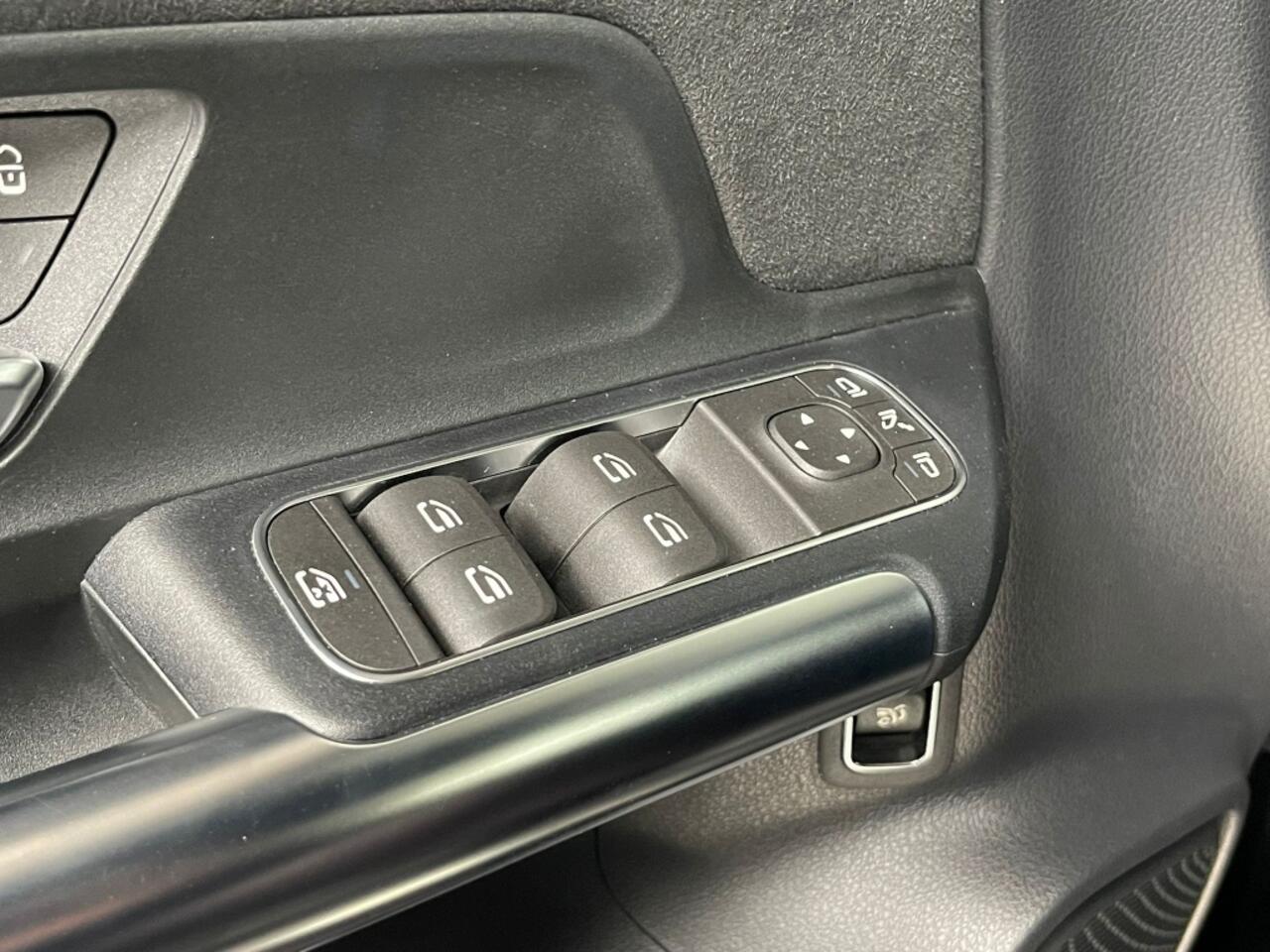 Mercedes-Benz B-KLASSE 180 Bus. Sol. AMG