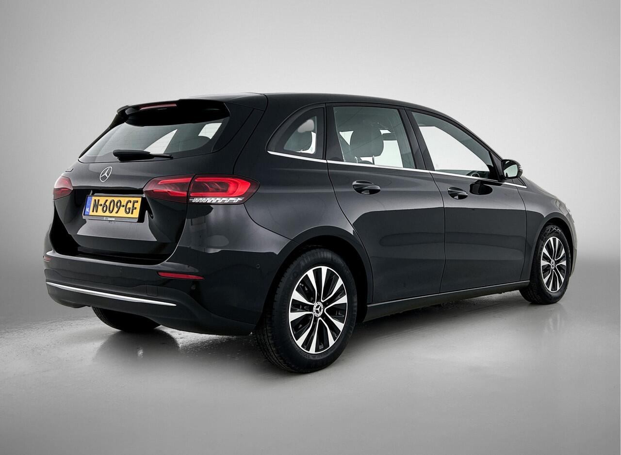 Mercedes-Benz B-KLASSE 180 Business Solution Ledkoplampen | Achteruitrijcamera |Stoelverwarming voor | Spiegelpakket. Inclusief 24 maanden MB Certified garantie voor Europa.