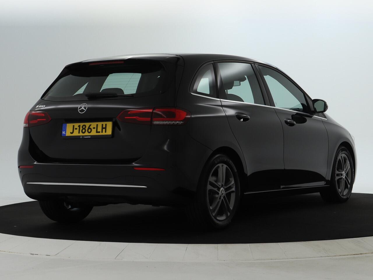 Mercedes-Benz B-KLASSE 180 Advantage Achteruitrijcamera | Ledkoplampen | EASY PACK achterklep | Navigatiesysteem met harde schijf. Inclusief 24 maanden MB Certified garantie voor Europa.