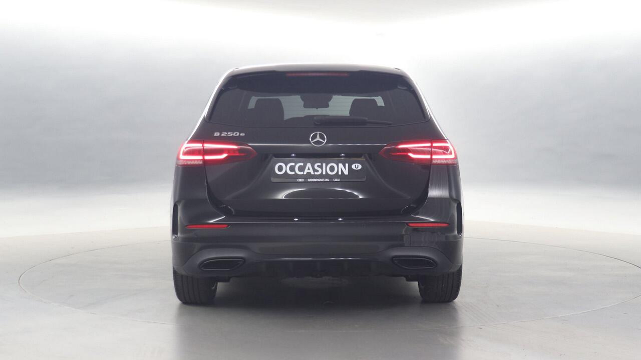 Mercedes-Benz B-KLASSE 250 e 218pk AMG Line / Navigatie / Camera / Stoelverwarming / Sfeerverlichting