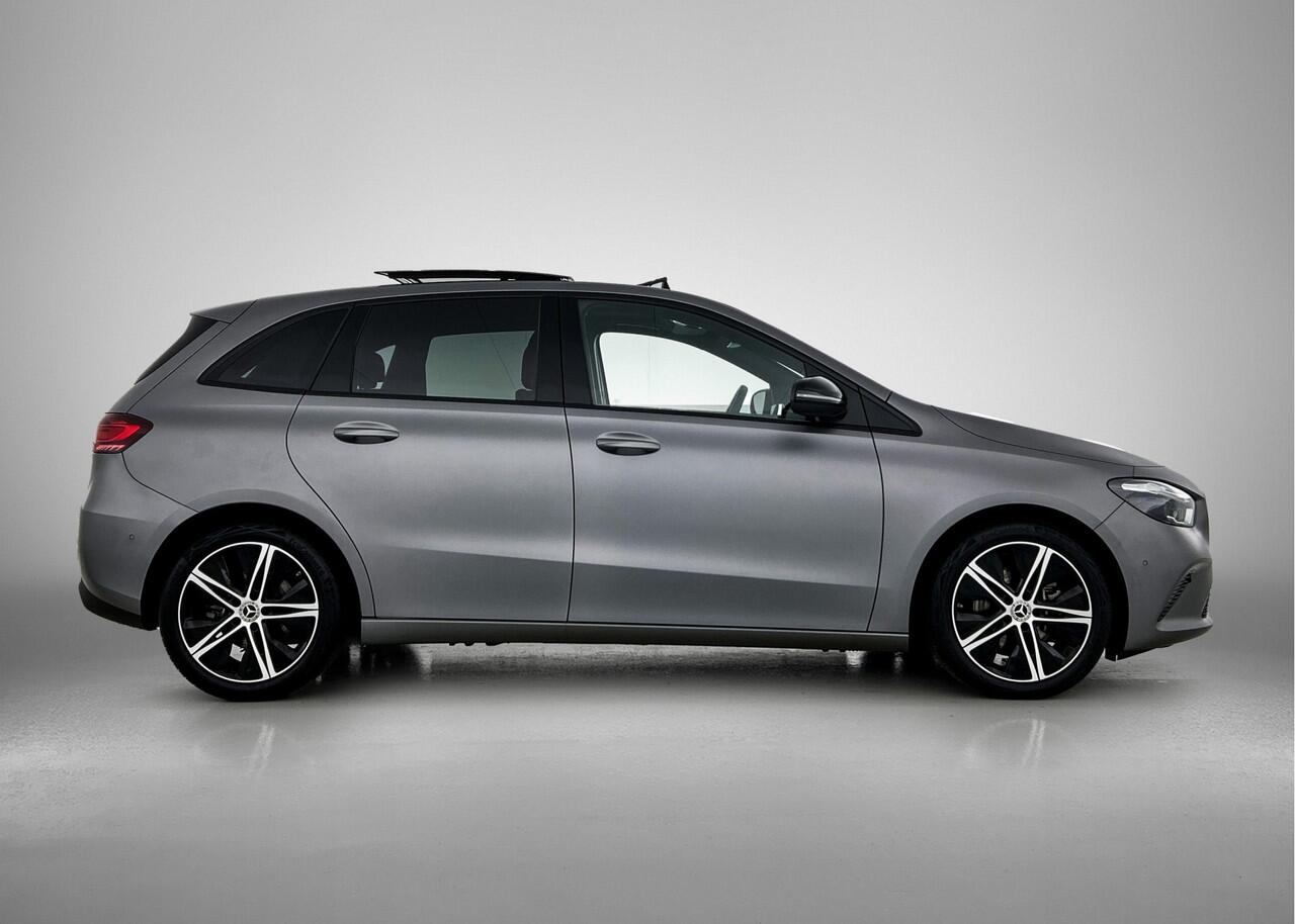 Mercedes-Benz B-KLASSE 200 automaat Luxury | Panorama schuif/kanteldak | MultiBeam Led Lights | Night pakket | Apple CarPlay | Thermotronic Climate Control | Parkeer - en Spiegel pakket | Inclusief 24 maanden MB Certified garantie voor Europa.