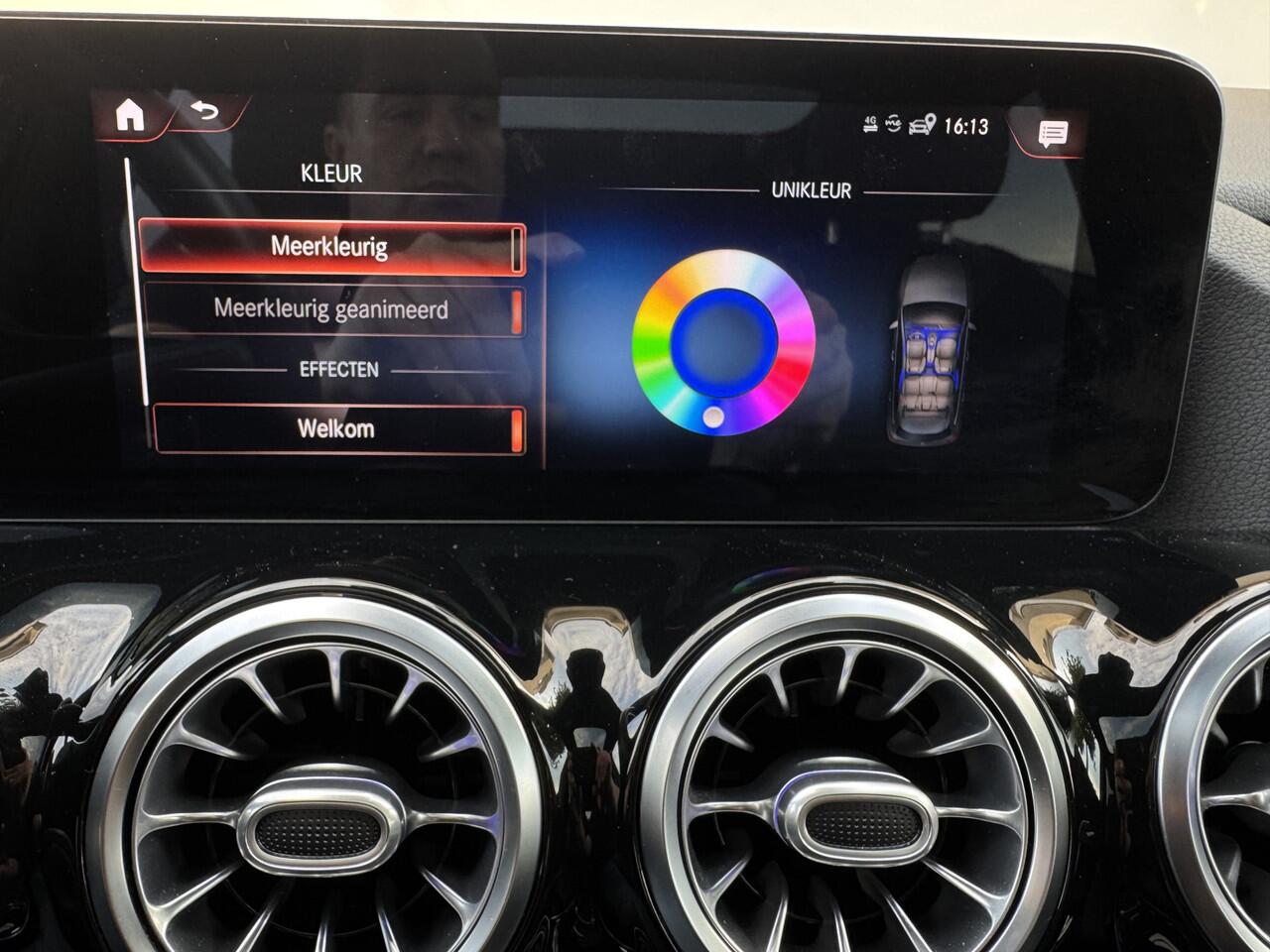 Mercedes-Benz B-KLASSE 250e 218pk AMG Panoramadak Nightpakket Widescreen SfeerVerlichting SportLeder Led Camera 18" Trekhaak Pdc