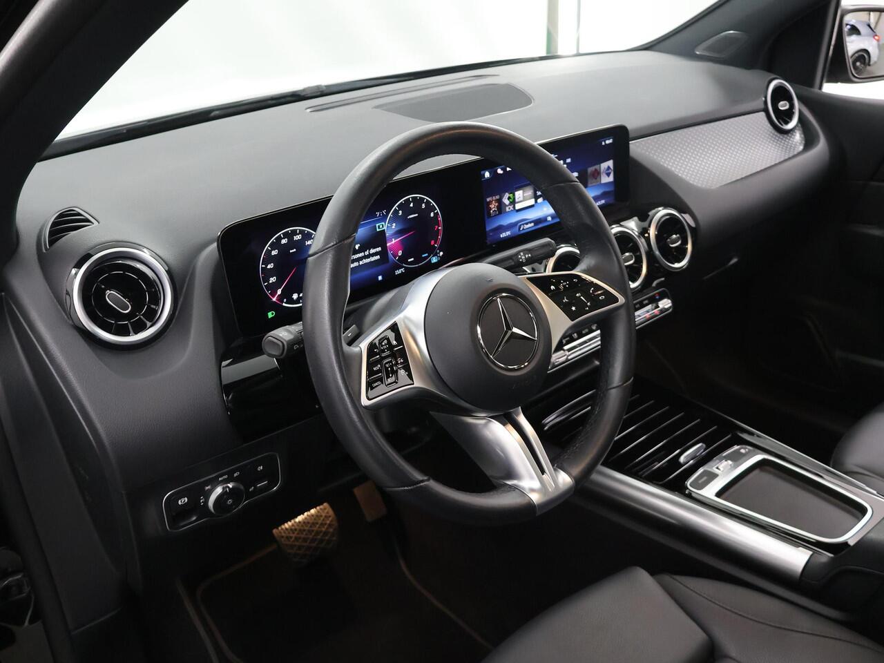 Mercedes-Benz B-KLASSE 180 Business Line | Panoramadak | Stoelverwarming | Achteruitrijcamera | Thermotronic |