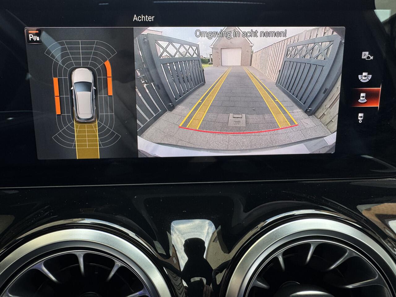 Mercedes-Benz B-KLASSE 250e 218pk AMG Panoramadak Nightpakket Widescreen SfeerVerlichting SportLeder Led Camera 18" Trekhaak Pdc