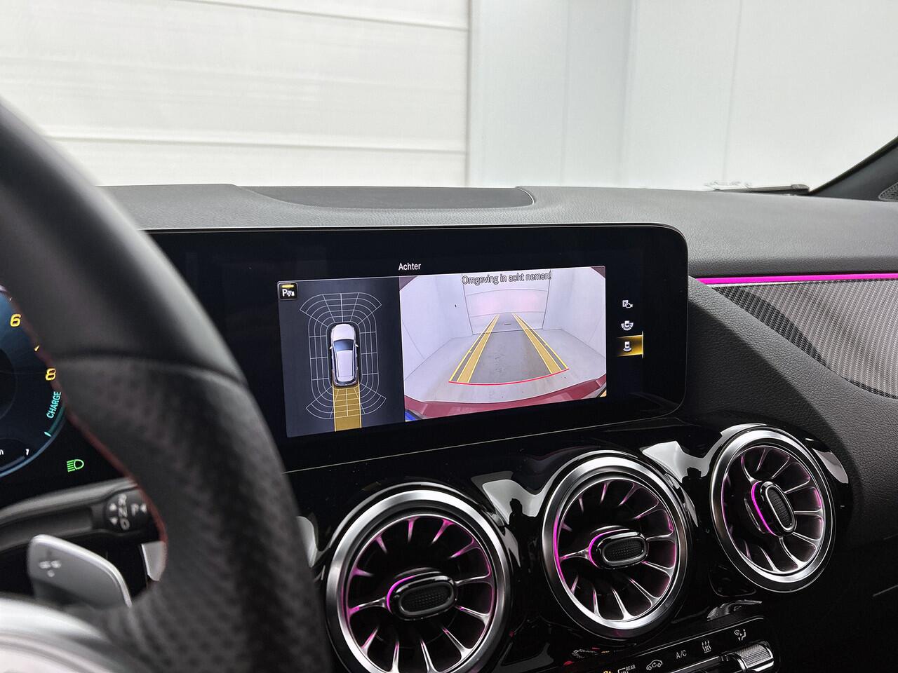 Mercedes-Benz B-KLASSE 250 e AMG Plug-In Hybride | Achteruitrijcamera | Multispaaks Velgen | Distronic | Sfeerverlichting | Nightpakket | Inclusief 24 maanden MB Certified garantie voor Europa.