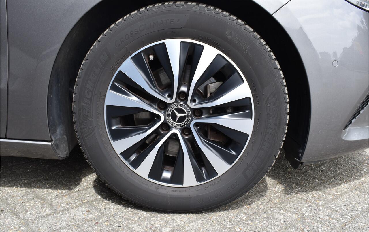 Mercedes-Benz B-KLASSE 180 Business Solution Automaat / Airco / Camera / Navigatie / Lane assist / Cruise