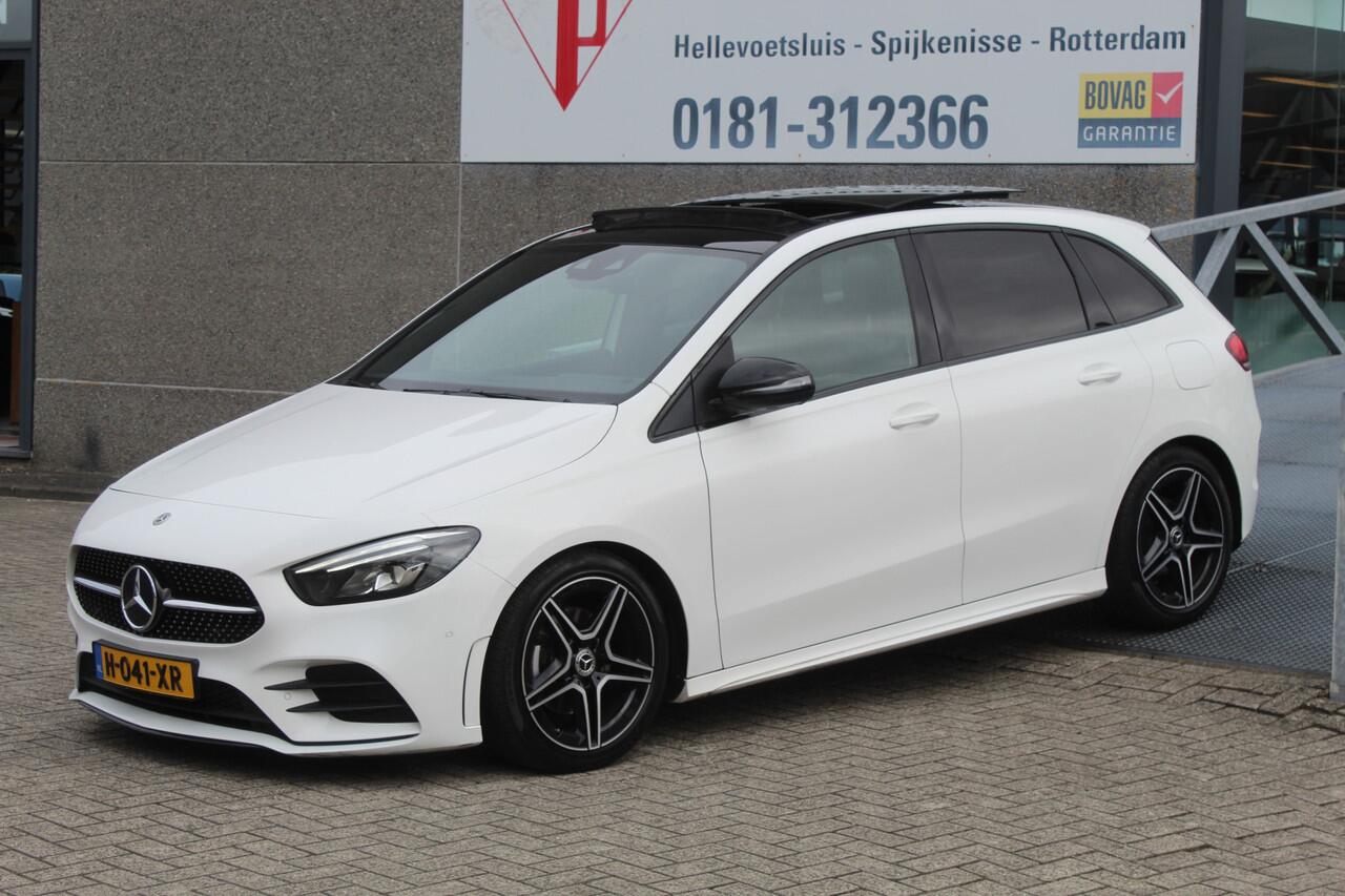 Mercedes-Benz B-KLASSE 180 Business Solution AMG Night pakket/Panoramadak/Navigatie/Apple carplay/Achteruitrijcamera/Parkeersensoren rondom/Dodehoek detectie/Cruise control/DAB/18'' Lichtmetalen velgen.