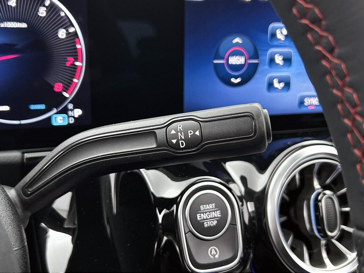 Mercedes-Benz B-KLASSE 180 Business Solution AMG | Nightpakket | Trekhaak | Panoramaschuifdak | Stoelverwarming voor | Multibeam LED | Smartphone integratie | EASY PACK achterklep | Keyless-Go comfortpakket |