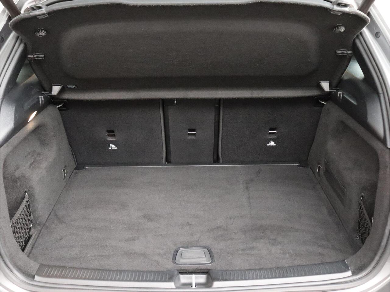 Mercedes-Benz B-KLASSE 180 Business Solution | Elektrisch Panoramadak | Trekhaak | Camera!