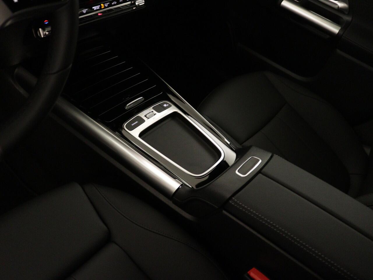 Mercedes-Benz B-KLASSE 250 e Business Line | Zitcomfortpakket | Warmtewerend donkergetint glas achter | USB-pakket plus | EASY PACK achterklep | Dodehoekassistent | Verwarmde stoelen vooraan |