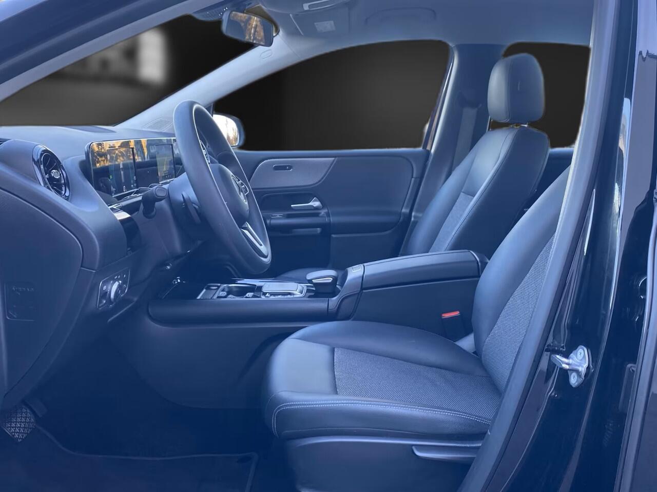 Mercedes-Benz B-KLASSE 250e Business ** APPLE/ANDROID - NAVI - HALF-LEDER - SPOORASS - CRUISE ** 1e EIG - UNFALLFREI ** ** INFORMEER OOK NAAR ONZE AANTREKKELIJKE FINANCIAL-LEASE TARIEVEN **