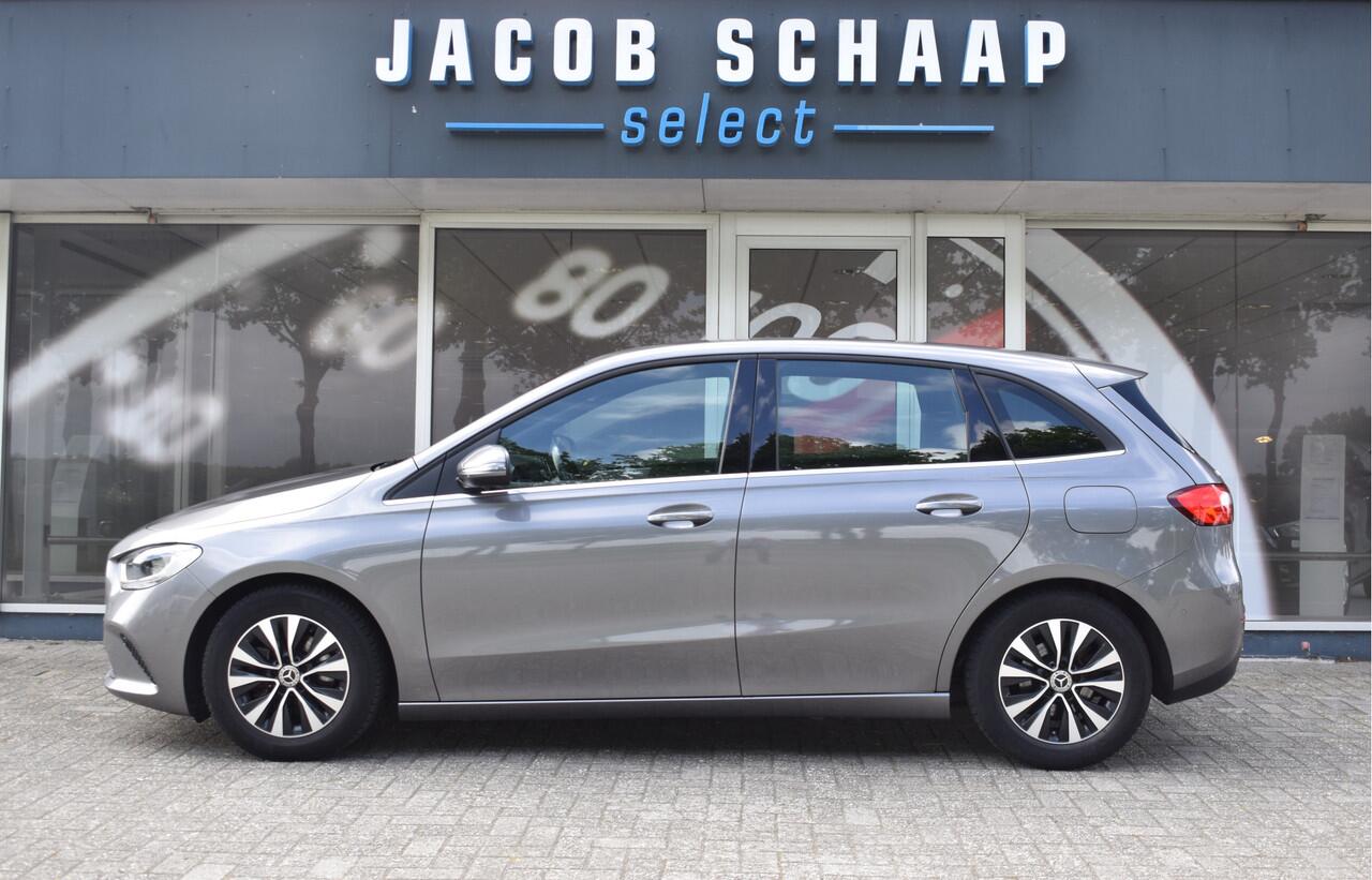 Mercedes-Benz B-KLASSE 180 Business Solution Automaat / Airco / Camera / Navigatie / Lane assist / Cruise