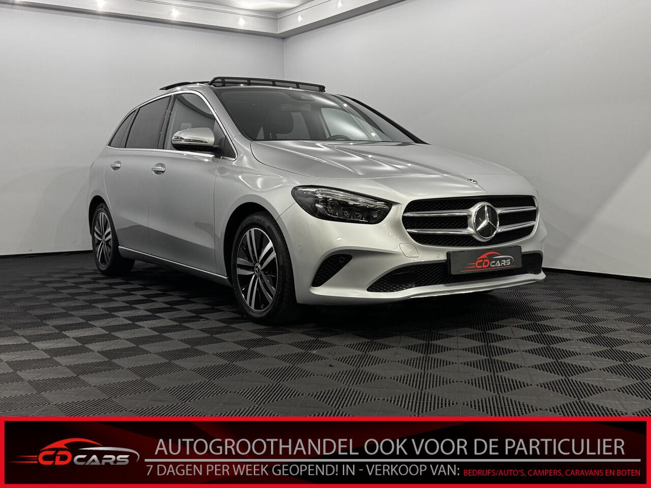 Mercedes-Benz B-KLASSE 180 Business Solution Luxury Pano, Leder, Camera, Stoelverwarming, Navi, Cruise control adaptief, Keyless start, Elektrische achterklep