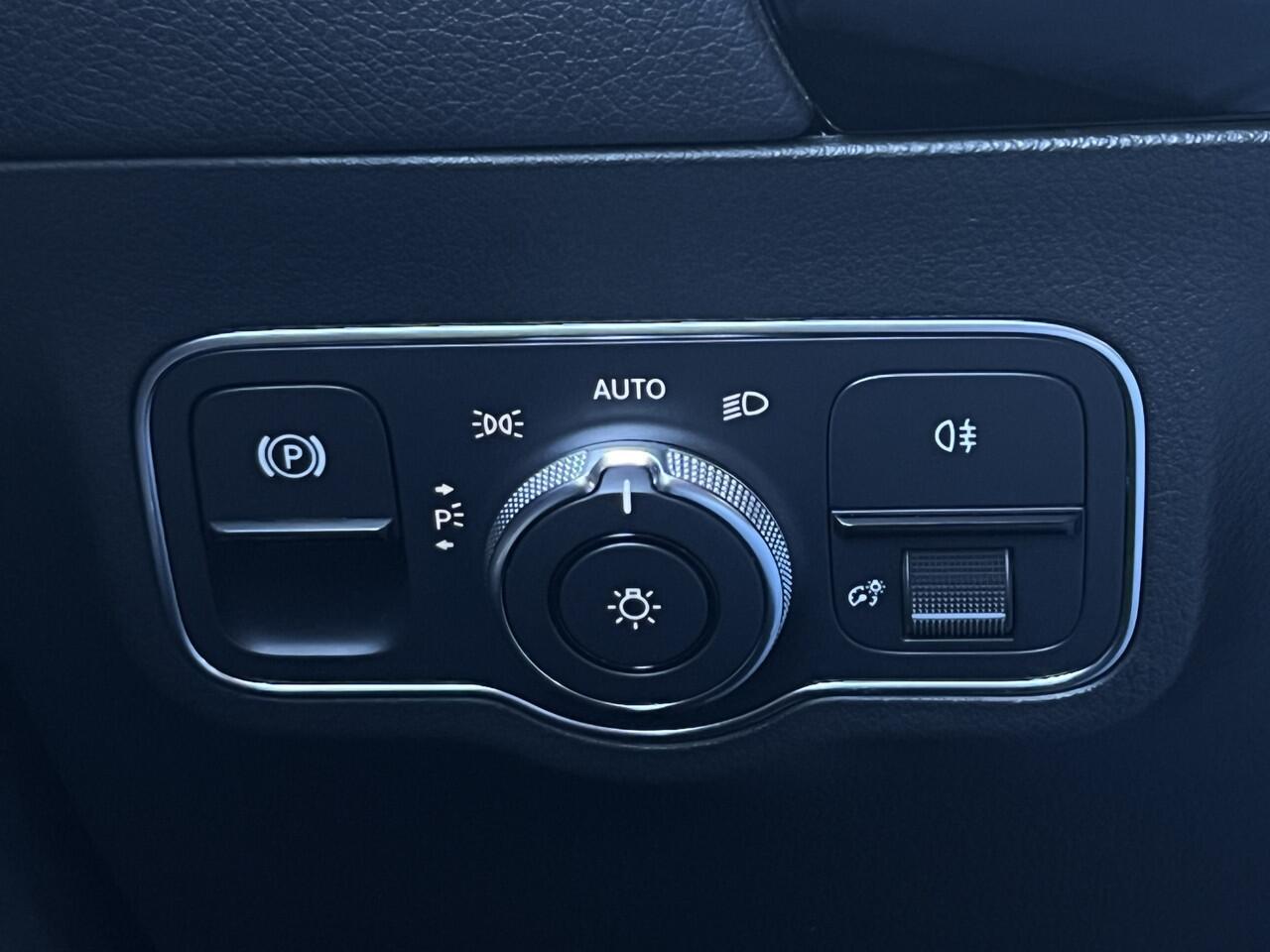 Mercedes-Benz B-KLASSE 200 Business Solution AMG | Night | Camera | Sfeerverlichting | MBUX