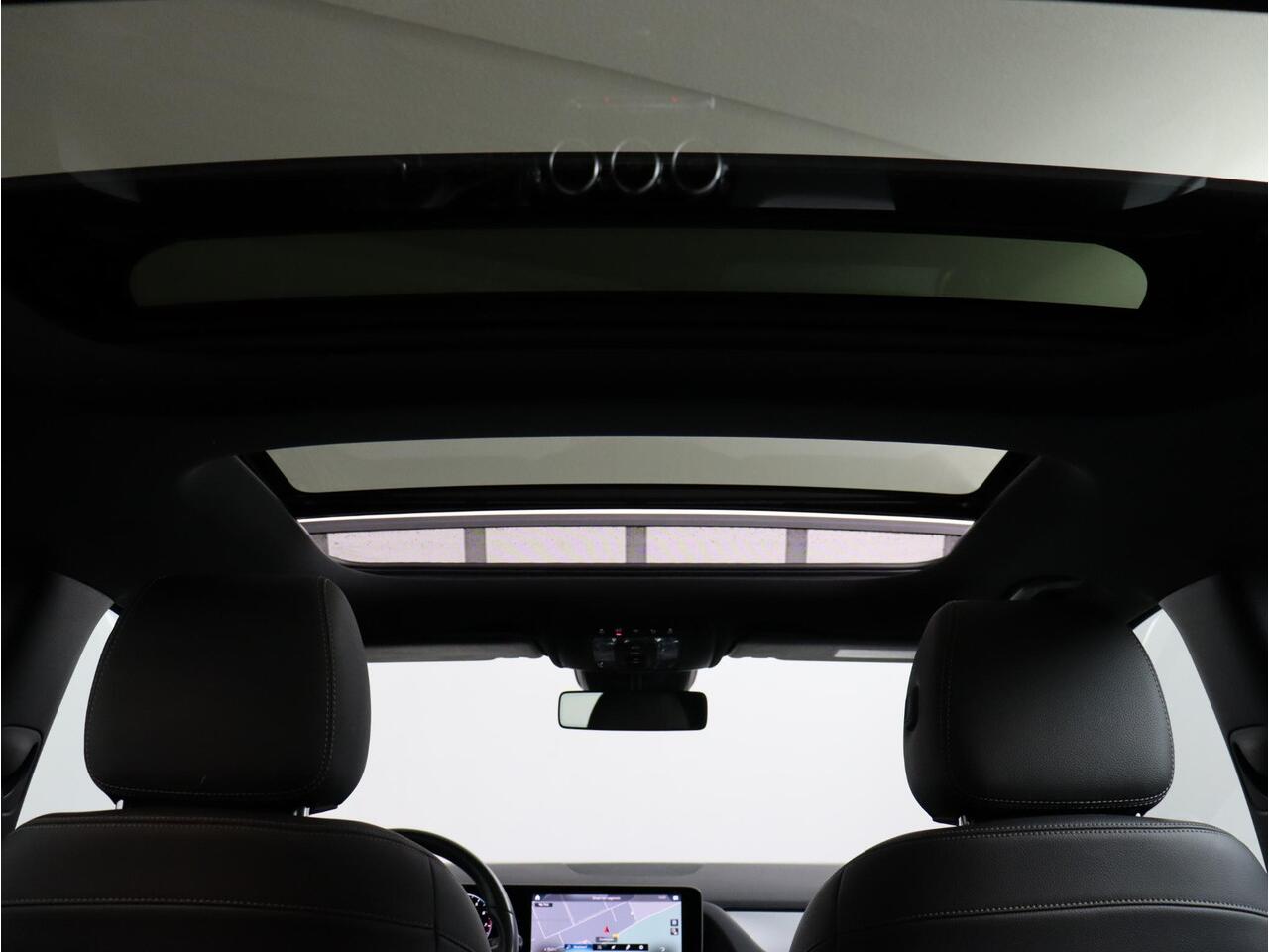 Mercedes-Benz B-KLASSE 180 Business Solution | Elektrisch Panoramadak | Trekhaak | Camera!