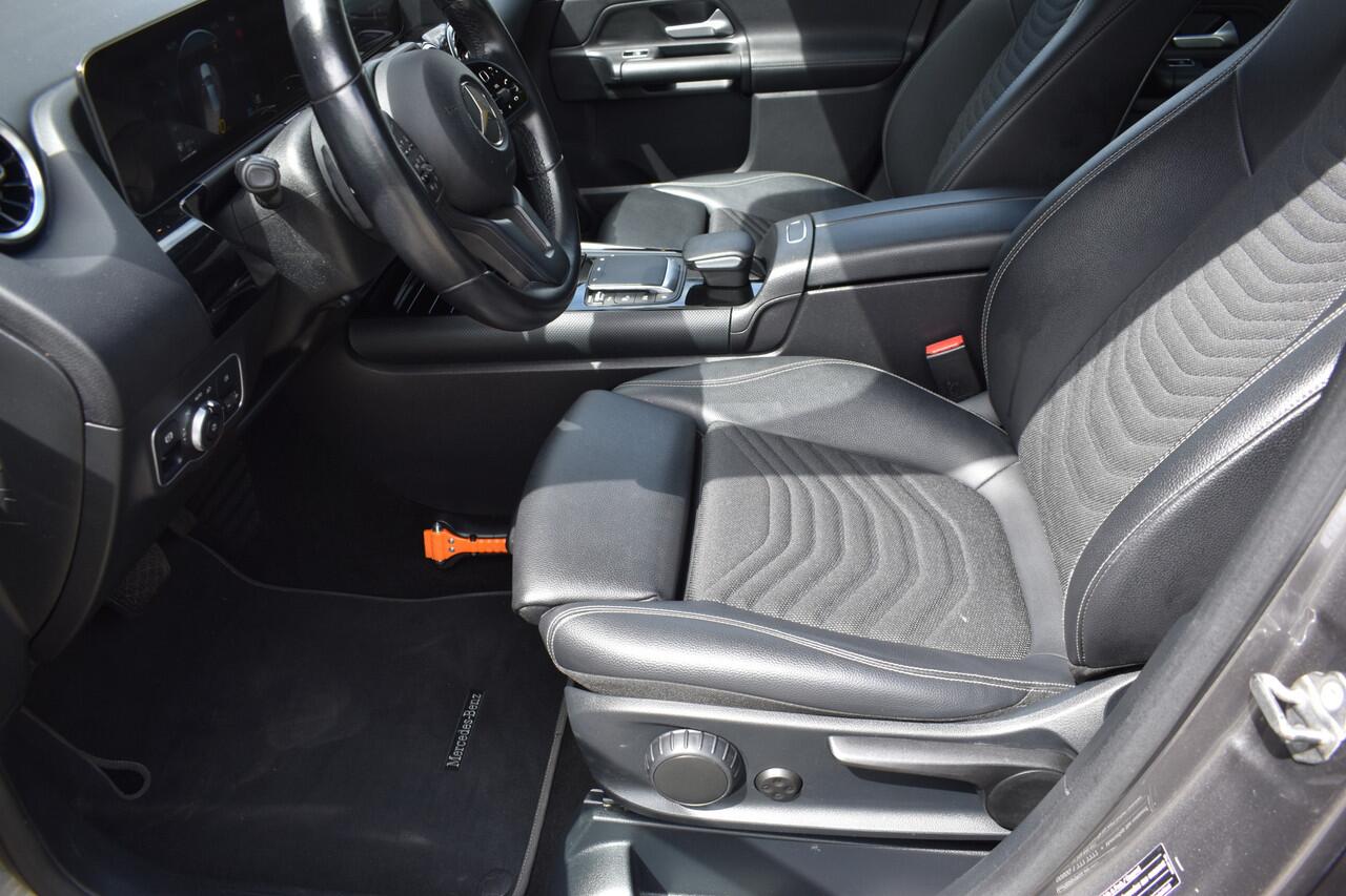 Mercedes-Benz B-KLASSE 180 Business Solution Automaat / Airco / Camera / Navigatie / Lane assist / Cruise