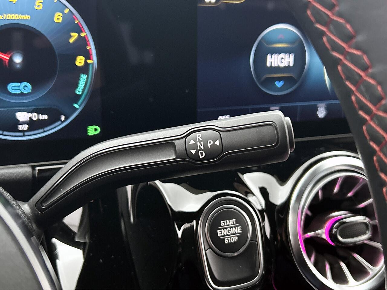 Mercedes-Benz B-KLASSE 250 e AMG Plug-In Hybride | Achteruitrijcamera | Multispaaks Velgen | Distronic | Sfeerverlichting | Nightpakket | Inclusief 24 maanden MB Certified garantie voor Europa.