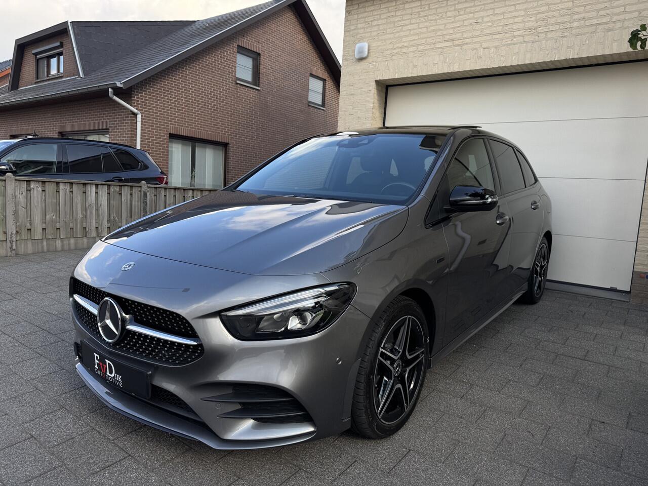 Mercedes-Benz B-KLASSE 250e 218pk AMG Panoramadak Nightpakket Widescreen SfeerVerlichting SportLeder Led Camera 18" Trekhaak Pdc