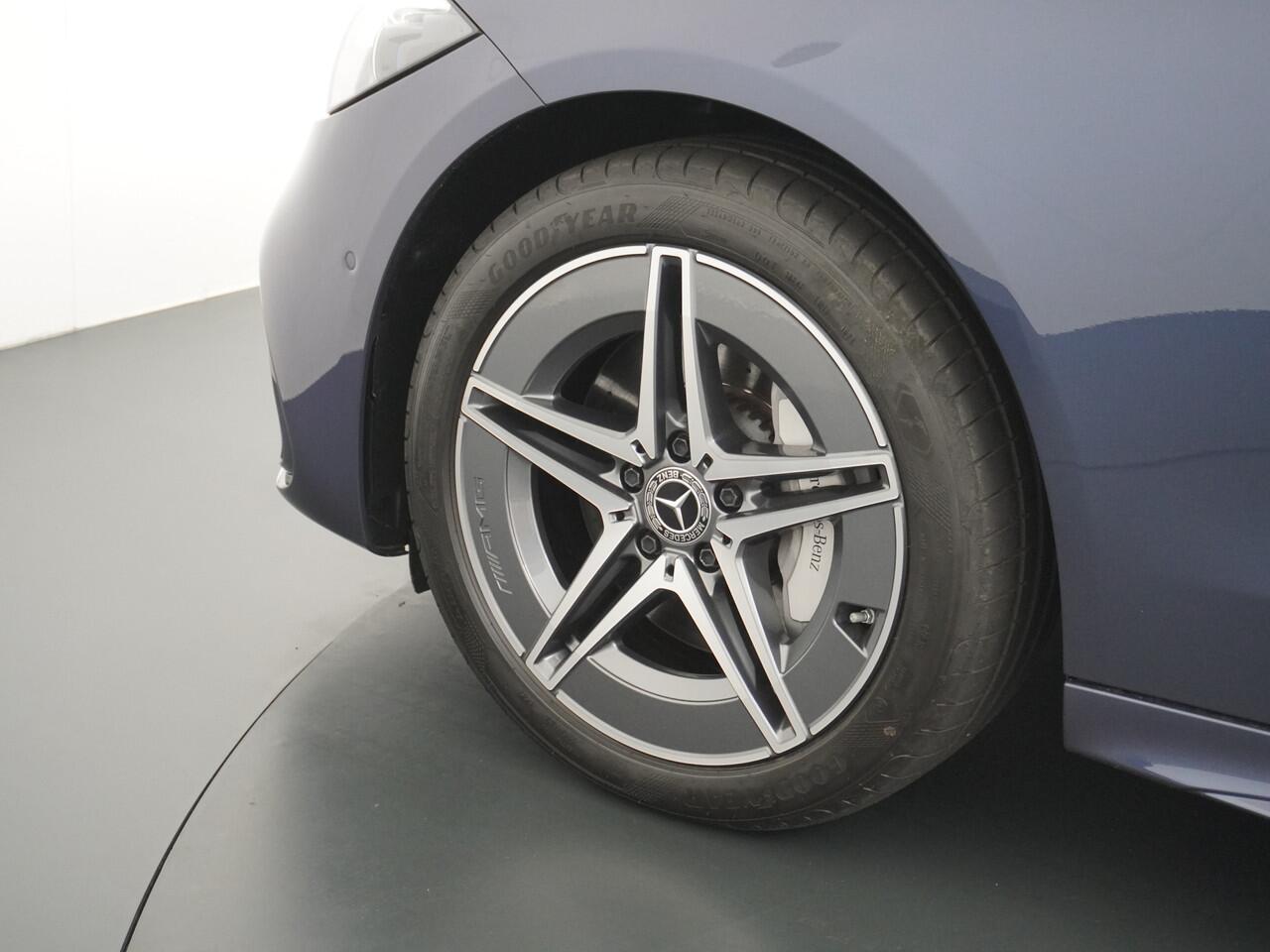 Mercedes-Benz C-KLASSE Estate 300 e AMG Line | Pano