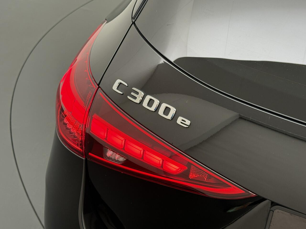 Mercedes-Benz C-KLASSE Estate C 300 e AMG Line | Pano Burmester Trekhaak