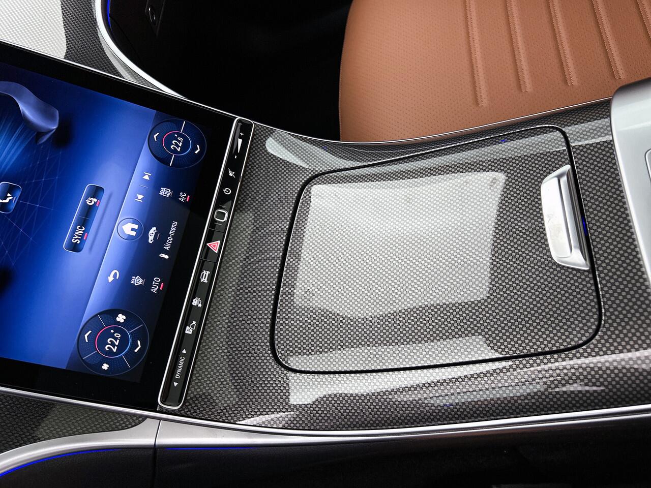 Mercedes-Benz C-KLASSE 300 e Business Solution AMG | Nightpakket | Trekhaak | Comfortpakket Plus | Panoramaschuifdak | memorypakket | Middenconsole metaalstructuur | Smartphone integratie |