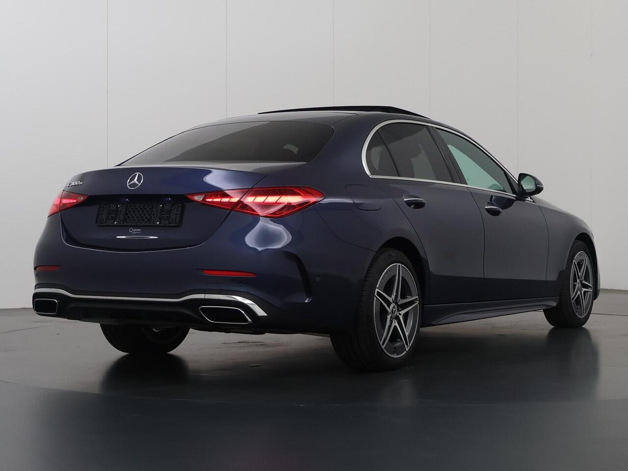 Mercedes-Benz C-KLASSE 300e AMG Line | Panoramaschuifdak| Rijsassistentiepakket | Trekhaak | 360 camera | Digital light | Winterpakket