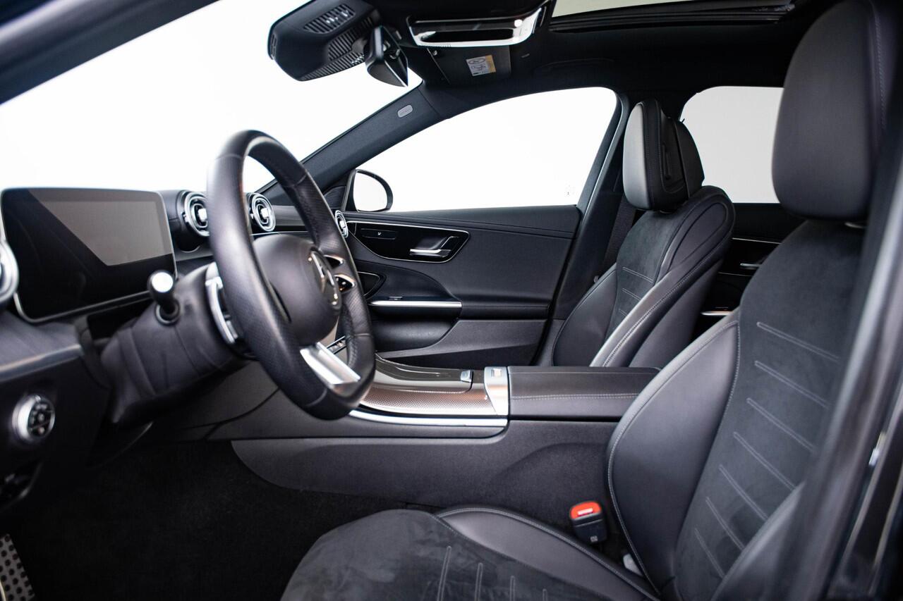 Mercedes-Benz C-KLASSE Estate 300 e AMG Line Trekhaak - Panoramadak - Rijassistentiepakket plus - Night Pack - Premium Soundsystem - MBUX Navigatie Premium - Stoelverwarming voor - Stuur verwarmbaar -