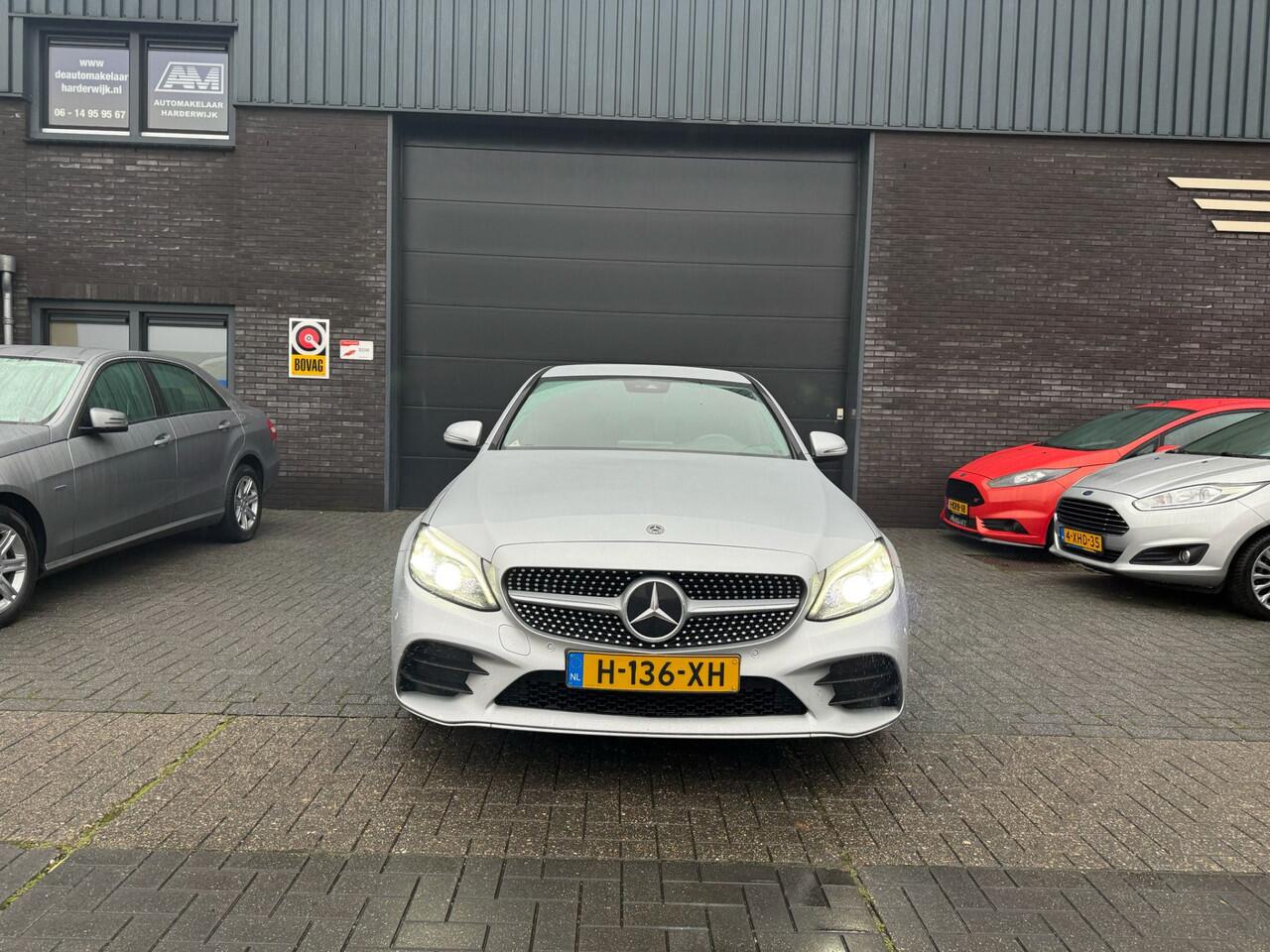 Mercedes-Benz C-KLASSE 180 Business Solution AMG | AUTOMAAT | 12MND GARANTIE | CARPLAY | LMV | PDC | NL AUTO | SFEER VERLICHTING |
