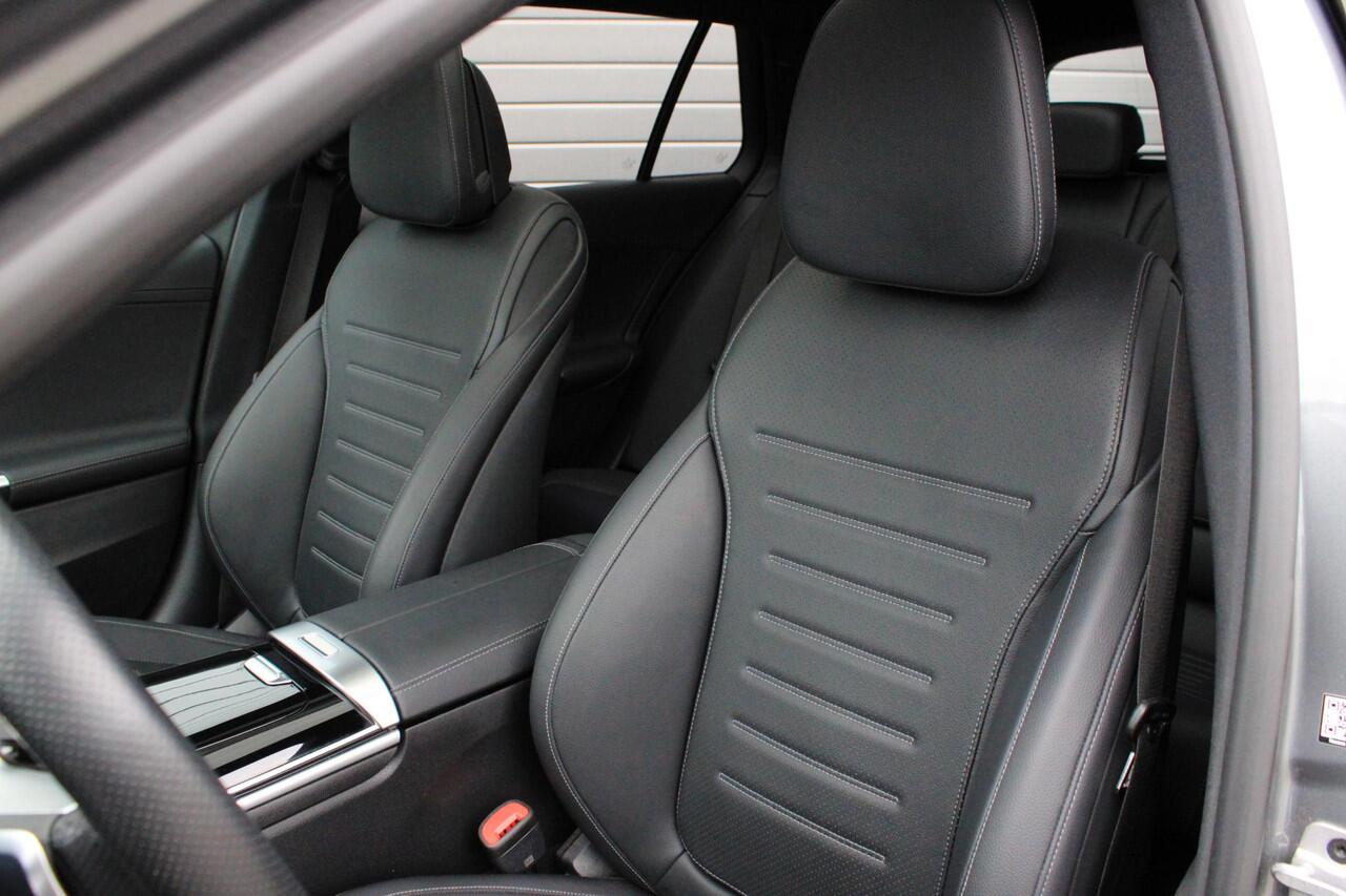 Mercedes-Benz C-KLASSE 300 e AMG Estate Pano | Trekhaak | Dodehoekassistent | Sfeerverlichting | Camera | Carplay | Spiegelpakket