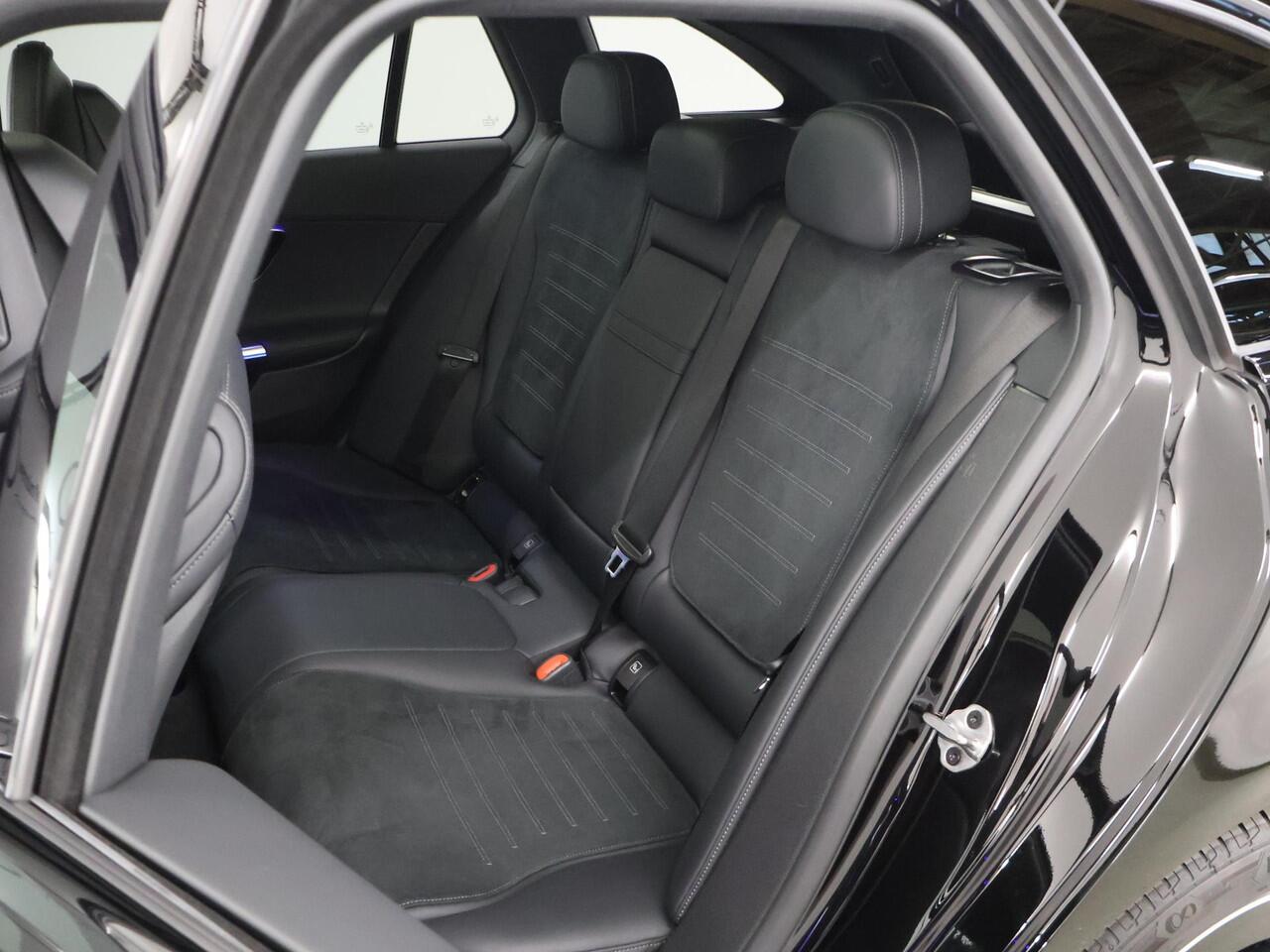 Mercedes-Benz C-KLASSE Estate 300 e AMG Line | Night | 360 camera | Panoramadak | Rijassistentiepakket | Sfeerverlichting | Premium sound system |