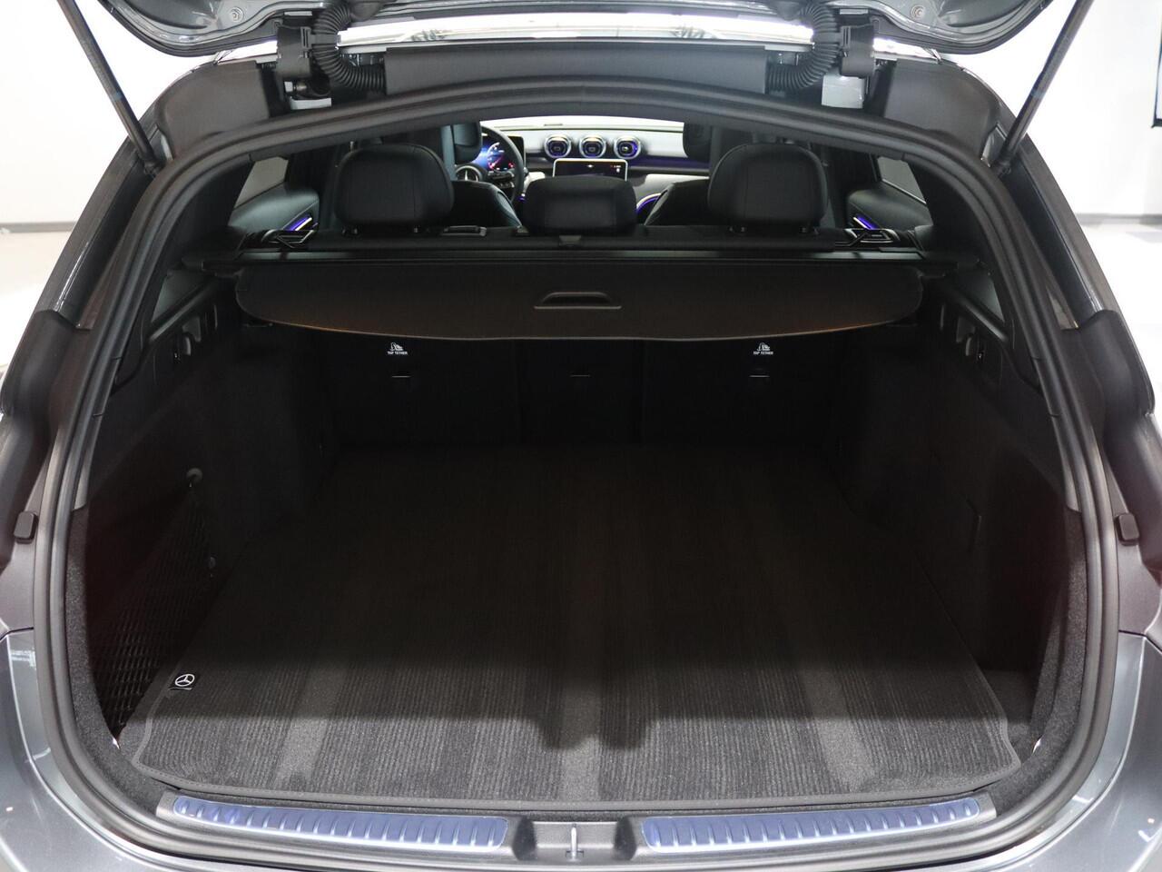 Mercedes-Benz C-KLASSE Estate 180 Business Solution AMG | Panoramadak | Trekhaak | Carplay | DIGITAL Light | Night pakket |