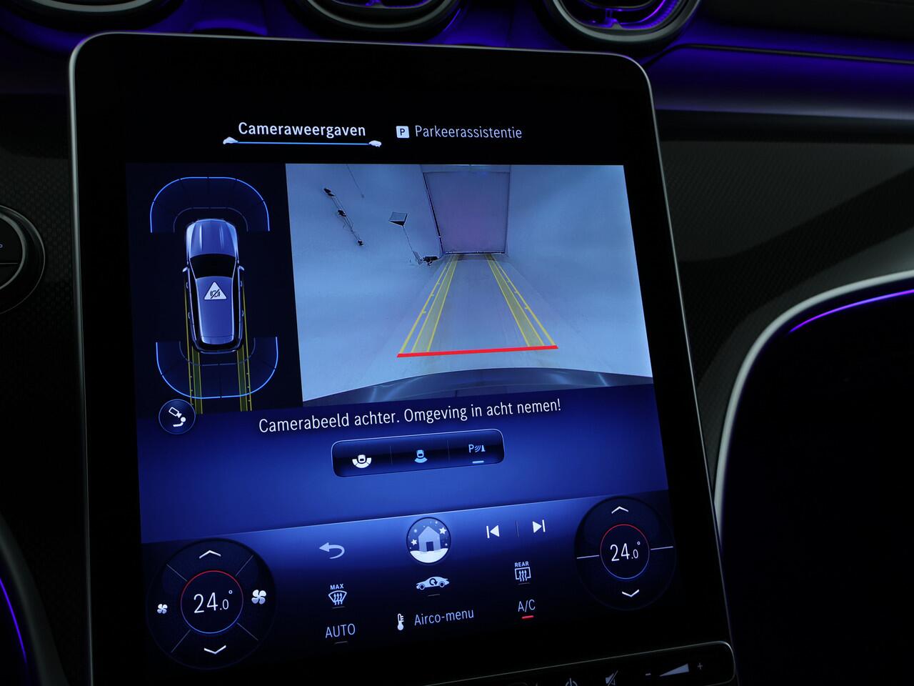 Mercedes-Benz C-KLASSE Estate 180 AMG Nightpakket | Trekhaak | Dodehoekassistent | Memory | Alarm | Stoelverwarming | Parkeerpakket met Camera | Inclusief 24 maanden Mercedes-Benz Certified garantie voor Europa.