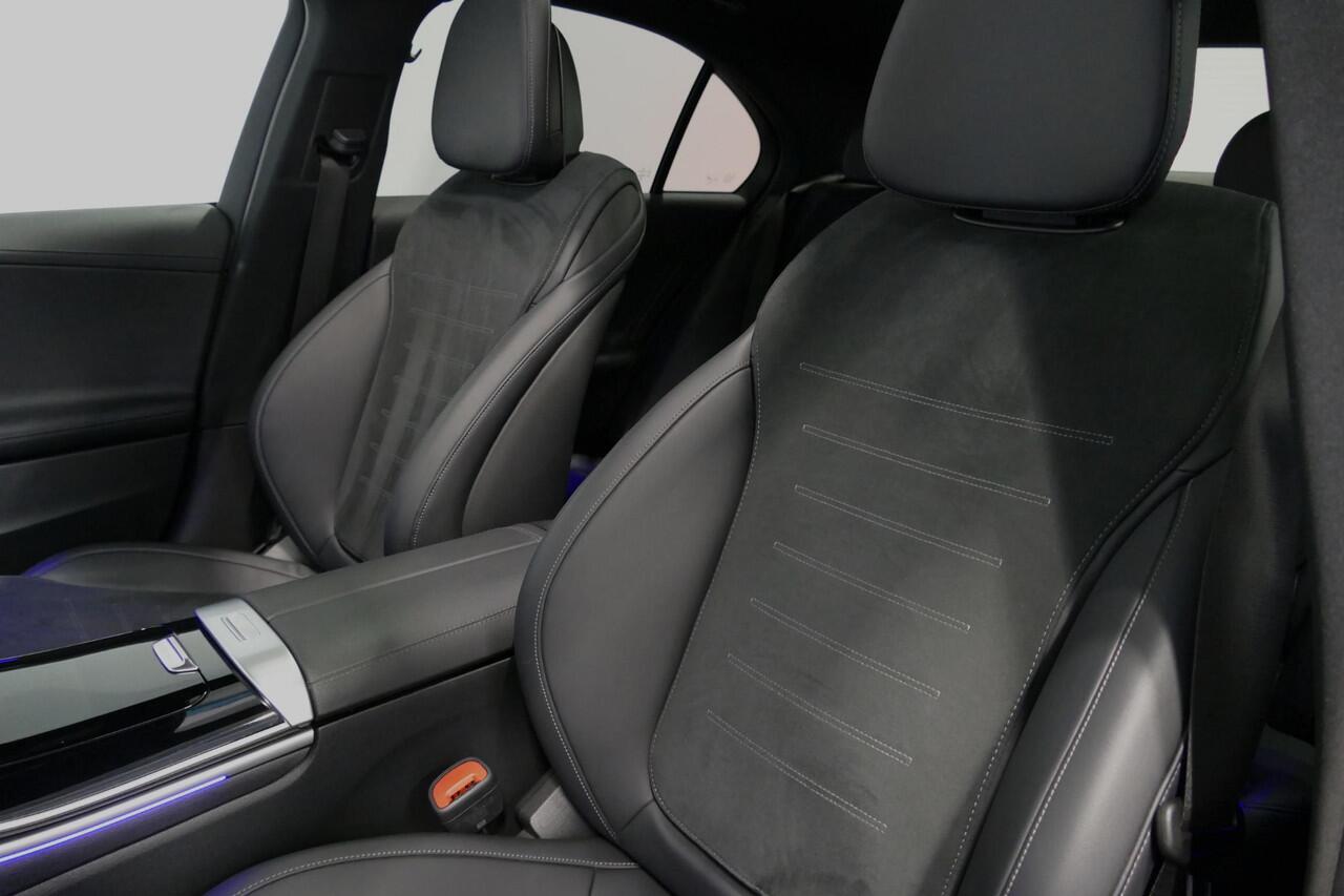 Mercedes-Benz C-KLASSE 300 e AMG Line / C63s AMG Diffuser / Panamericana Grill / Panoramadak / Elektr. verstelbare voorstoelen + memory / Head-up Display / Ambienteverlichting Premium / Stoelverwarming / Apple Carplay - Android Auto / Rondomzichtcamera / 20'' LMV / LED High Per