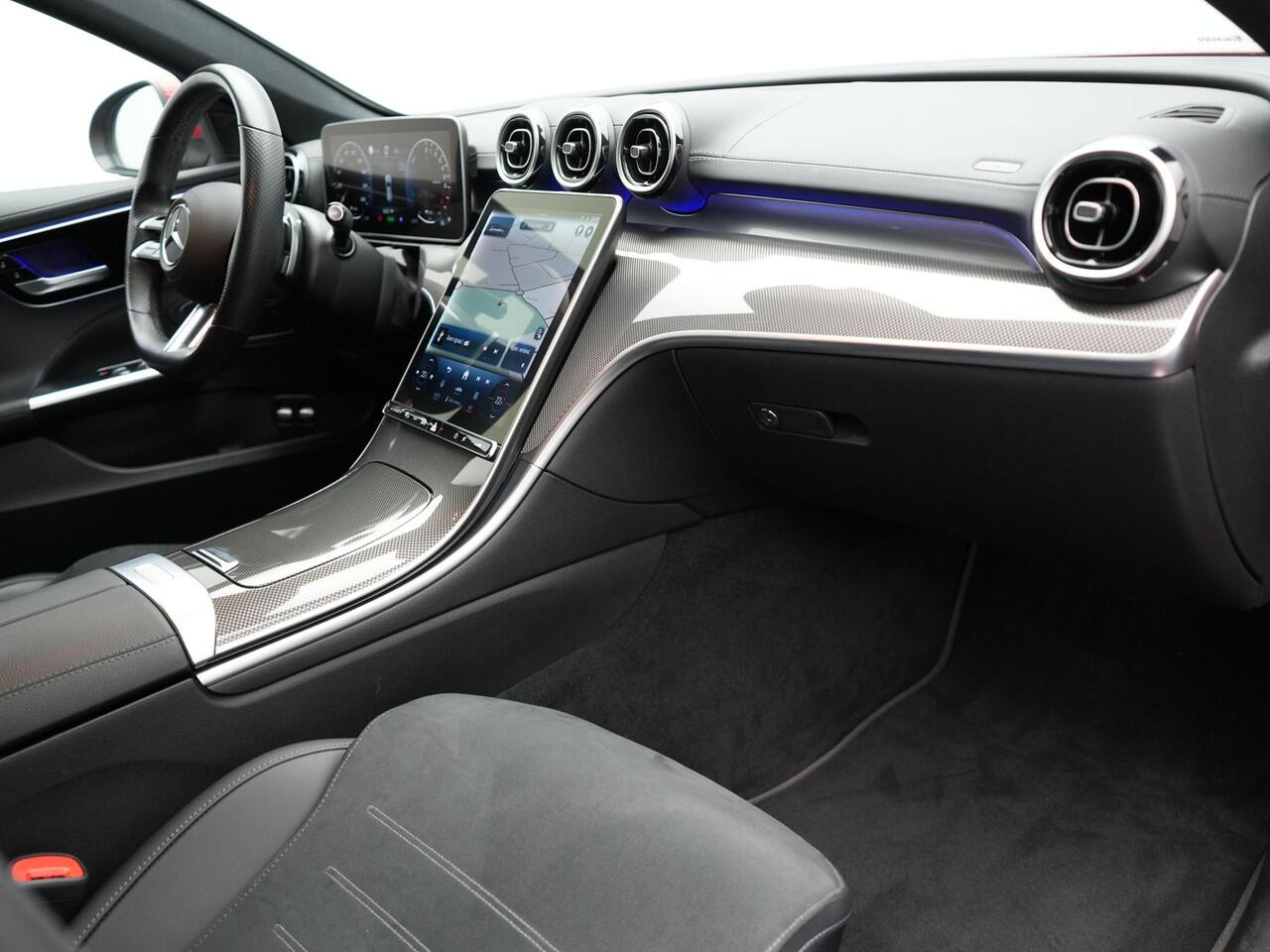 Mercedes-Benz C-KLASSE Estate 300 e AMG Line Plug In Hybrid 313pk Dealer O.H PHEV | Trekhaak af Fabriek | Adaptive Cruise | 360 Camera | Digital LED | Alcantara Sportstoelen Verwarmd | Sfeerverlichting | Keyless |