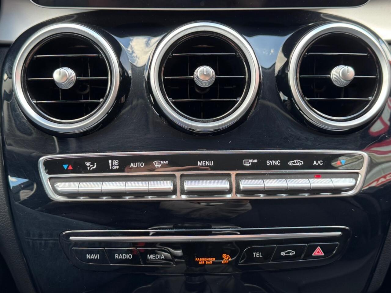 Mercedes-Benz C-KLASSE C 180 CGI 156PK. NAVIGATIE 360 CAMERA AIRCO LMV PDC ELEC-PAKKET